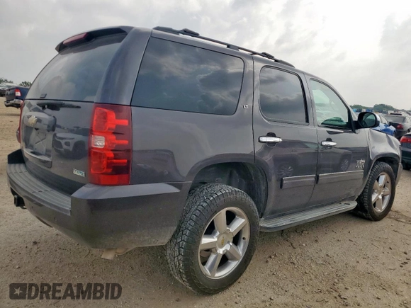 2011 Chevrolet Tahoe LT z VIN 1GNSCBE05BR155119, wystawiony jako Copart lot #57783155 z przebiegiem 142 297 mil mil oraz Szkoda całkowita • Salvage title. Historia ofert i sprzedaży dostępna na DreamBid. Obrazek 3.