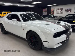 2020 Dodge Challenger R/T Scat Pack z VIN 2C3CDZFJ2LH103902, wystawiony jako Copart lot #61961305 z przebiegiem 19 503 mil mil oraz Czysty tytuł • Clean title. Historia ofert i sprzedaży dostępna na DreamBid. Obrazek 1.