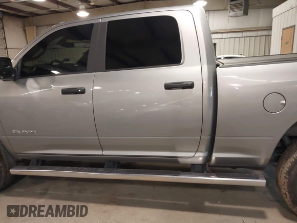 2022 Ram 2500 Big Horn with VIN 3C6UR5DL6NG404729, listed as a IAAI auction lot 41454034 with 44,212 mi miles. Bid and sale history available at carsss.com. Image 15.