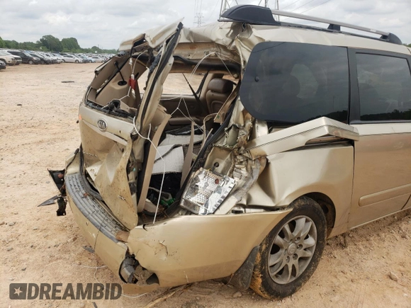 2008 Kia Sedona EX with VIN KNDMB233286203686, listed as a Copart auction lot 55553794 with 0 mi miles and Salvage Title. Bid and sale history available at carsss.com. Image 14.