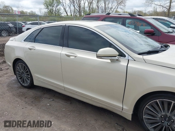 2014 Lincoln MKZ z VIN 3LN6L2JK7ER821385, wystawiony jako IAAI lot #42114154 z przebiegiem 141 480 mil mil oraz . Historia ofert i sprzedaży dostępna na DreamBid. Obrazek 14.