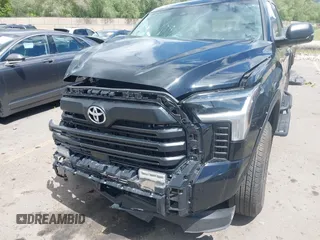 2023 Toyota Tundra SR5 с VIN 5TFLA5DB3PX108794, выставлен на аукционе IAAI как лот 42261726 с пробегом 15 141 миль миль и . История ставок и продаж доступна на DreamBid. Изображение 6.