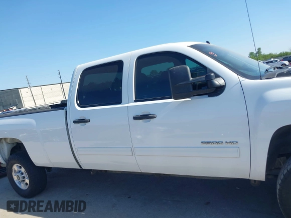 2013 Chevrolet Silverado 2500HD LT with VIN 1GC1CXCG6DF122202, listed as a IAAI auction lot 41990802 with 238,041 mi miles. Bid and sale history available at carsss.com. Image 13.