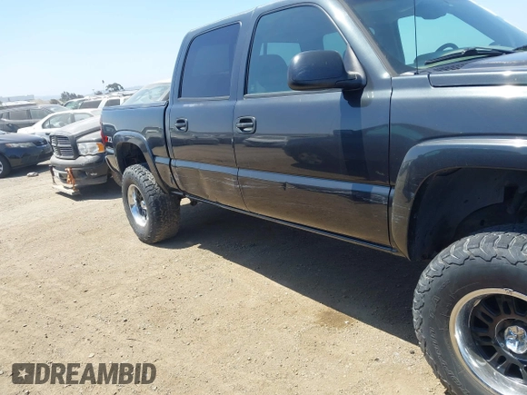 2005 Chevrolet Silverado 1500 LT with VIN 2GCEK13T651358419, listed as a IAAI auction lot 42073531 with 120,233 mi miles and . Bid and sale history available at DreamBid. Image 6.