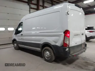2020 Ford Transit Cargo z VIN 1FTBR2C84LKA08946, wystawiony jako IAAI lot #41716396 z przebiegiem 77 272 mil mil oraz . Historia ofert i sprzedaży dostępna na DreamBid. Obrazek 3.