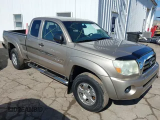 2006 Toyota Tacoma with VIN 5TEUU42NX6Z154875, listed as a IAAI auction lot 41523003 with 33,168 mi miles. Bid and sale history available at carsss.com. Image 1.