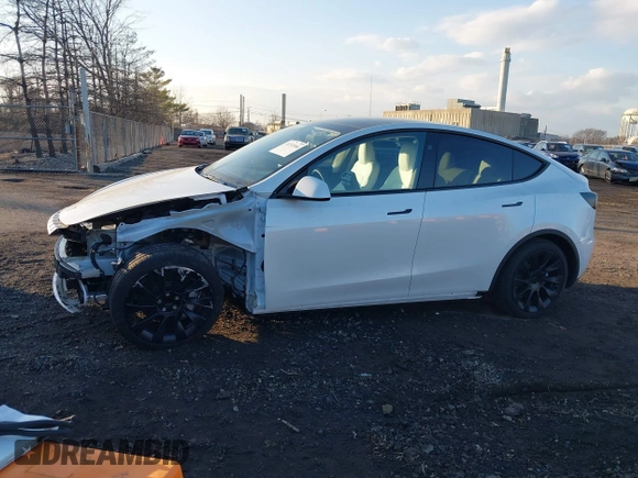 2024 Tesla Model Y с VIN 7SAYGDED5RF010087, выставлен на аукционе IAAI как лот 41312466 с пробегом Не указан миль и . История ставок и продаж доступна на DreamBid. Изображение 14.