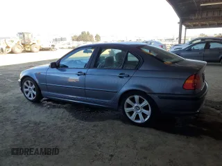 2002 BMW 3 Series 325i with VIN WBAEV33462KL78187, listed as a Copart auction lot 43012705 with 165,262 mi miles and Clean Title. Bid and sale history available at carsss.com. Image 2.