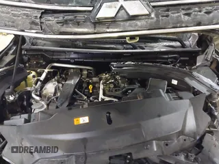 2024 Mitsubishi Outlander SEL z VIN JA4J4WA84RZ054131, wystawiony jako IAAI lot #41555718 z przebiegiem 17 559 mil mil oraz . Historia ofert i sprzedaży dostępna na DreamBid. Obrazek 10.