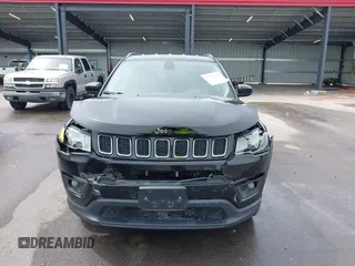 2018 Jeep Compass Latitude z VIN 3C4NJDBB7JT232821, wystawiony jako IAAI lot #42509561 z przebiegiem 142 526 mil mil oraz . Historia ofert i sprzedaży dostępna na DreamBid. Obrazek 12.