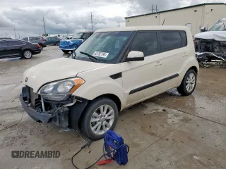 2013 Kia Soul + z VIN KNDJT2A64D7516093, wystawiony jako Copart lot #55762795 z przebiegiem 69 783 mil mil oraz Szkody całkowita. Historia ofert i sprzedaży dostępna na DreamBid. Obrazek 1.