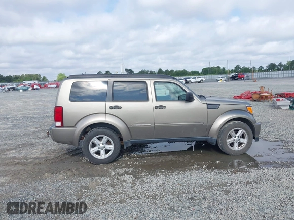2007 Dodge Nitro SLT z VIN 1D8GT58KX7W689384, wystawiony jako IAAI lot #42139632 z przebiegiem 242 166 mil mil oraz . Historia ofert i sprzedaży dostępna na DreamBid. Obrazek 13.
