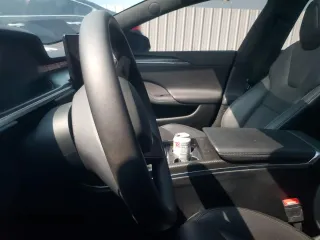 2023 Tesla Model S Plaid z VIN 5YJSA1E61PF518977, wystawiony jako Copart lot #60391625 z przebiegiem Nie podano mil oraz Szkoda całkowita • Salvage title. Historia ofert i sprzedaży dostępna na DreamBid. Obrazek 8.