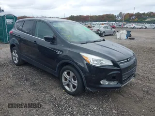 2015 Ford Escape SE with VIN 1FMCU0GXXFUA40927, listed as a IAAI auction lot 40735395 with Not Provided miles. Bid and sale history available at carsss.com. Image 1.