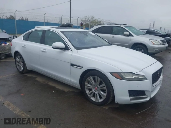2016 Jaguar XF 35t Premium with VIN SAJBD4BV8GCY18423, listed as a IAAI auction lot 41712643 with 92,393 mi miles. Bid and sale history available at carsss.com. Image 1.