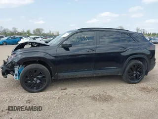 2024 Volkswagen Atlas SE z VIN 1V2KE2CA5RC227558, wystawiony jako IAAI lot #41645555 z przebiegiem 22 117 mil mil oraz . Historia ofert i sprzedaży dostępna na DreamBid. Obrazek 15.