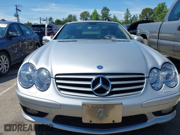 2005 Mercedes-Benz SL 500 z VIN WDBSK75F55F098924, wystawiony jako IAAI lot #42215237 z przebiegiem 211 102 mil mil oraz . Historia ofert i sprzedaży dostępna na DreamBid. Obrazek 12.