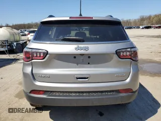 2019 Jeep Compass Latitude with VIN 3C4NJDBB1KT703251, listed as a Copart auction lot 52760895 with 73,026 mi miles and Salvage Title. Bid and sale history available at DreamBid. Image 6.