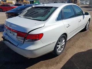2007 Hyundai Azera SE z VIN KMHFC46F57A210341, wystawiony jako IAAI lot #41729427 z przebiegiem 113 301 mil mil oraz . Historia ofert i sprzedaży dostępna na DreamBid. Obrazek 4.