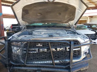 2020 Ram 2500 Tradesman z VIN 3C6UR5HJ2LG111495, wystawiony jako IAAI lot #42068717 z przebiegiem 172 052 mil mil oraz . Historia ofert i sprzedaży dostępna na DreamBid. Obrazek 10.