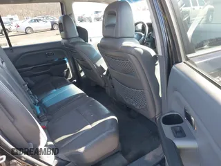 2005 Honda Pilot EX-L with VIN 5FNYF18535B054313, listed as a IAAI auction lot 41929034 with 254,434 mi miles. Bid and sale history available at carsss.com. Image 8.