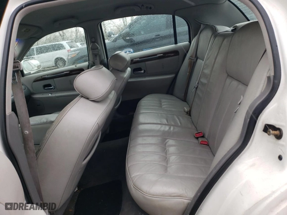 1998 Lincoln Town Car Executive with VIN 1LNFM81W6WY649646, listed as a Copart auction lot 81839824 with 292,436 mi miles and Clean Title. Bid and sale history available at carsss.com. Image 10.