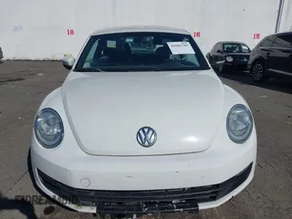 2012 Volkswagen Beetle 2.5L PZEV with VIN 3VWHP7AT6CM622309, listed as a IAAI auction lot 41681789 with 135,155 mi miles. Bid and sale history available at carsss.com. Image 6.