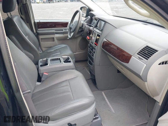 2010 Chrysler Town & Country Touring with VIN 2A4RR5D15AR170014, listed as a IAAI auction lot 42202810 with 199,557 mi miles and . Bid and sale history available at DreamBid. Image 5.
