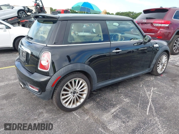 2012 MINI Hardtop S z VIN WMWSV3C52CT387024, wystawiony jako IAAI lot #42754819 z przebiegiem 54 853 mil mil oraz . Historia ofert i sprzedaży dostępna na DreamBid. Obrazek 4.