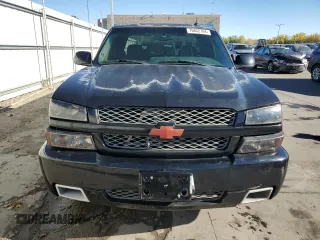 2003 Chevrolet Silverado SS z VIN 2GCEK19N531270435, wystawiony jako Copart lot #76632764 z przebiegiem 200 234 mil mil oraz Szkody całkowita. Historia ofert i sprzedaży dostępna na DreamBid. Obrazek 5.