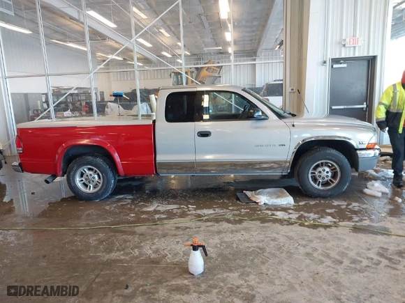 1998 Dodge Dakota SLT with VIN 1B7GL22YXWS762222, listed as a IAAI auction lot 41250956 with 195,027 mi miles. Bid and sale history available at carsss.com. Image 13.