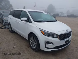 2019 Kia Sedona EX with VIN KNDMB5C18K6526325, listed as a IAAI auction lot 41877920 with 105,652 mi miles. Bid and sale history available at carsss.com. Image 1.