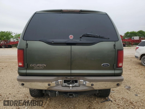 2001 Ford Excursion Limited z VIN 1FMSU43F91EA10949, wystawiony jako Copart lot #51003325 z przebiegiem 252 341 mil mil oraz Szkoda całkowita • Salvage title. Historia ofert i sprzedaży dostępna na DreamBid. Obrazek 6.