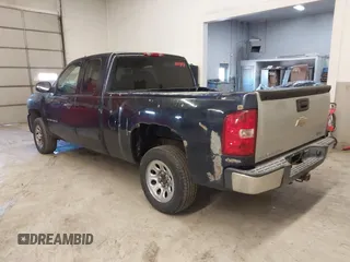 2007 Chevrolet Silverado 1500 LT w/1LT with VIN 2GCEC19C771621072, listed as a IAAI auction lot 41747993 with 217,232 mi miles. Bid and sale history available at carsss.com. Image 3.