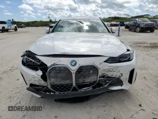 2023 BMW i4 eDrive40 z VIN WBY73AW02PFP79569, wystawiony jako Copart lot #70741883 z przebiegiem 9 396 mil mil oraz . Historia ofert i sprzedaży dostępna na DreamBid. Obrazek 5.