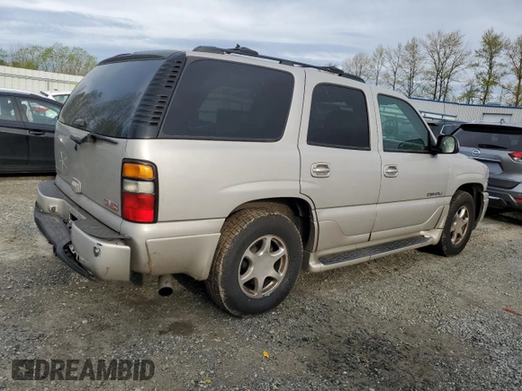 2005 GMC Yukon Denali z VIN 1GKEK63U65J262371, wystawiony jako Copart lot #52773425 z przebiegiem 129 028 mil mil oraz Czysty tytuł • Clean title. Historia ofert i sprzedaży dostępna na DreamBid. Obrazek 3.