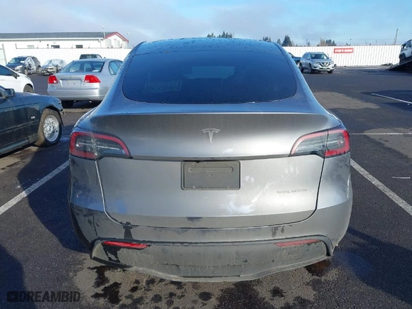 2024 Tesla Model Y Long Range with VIN 7SAYGDEE7RF169301, listed as a IAAI auction lot 41480427 with 10,412 mi miles. Bid and sale history available at carsss.com. Image 17.