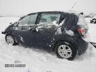 2012 Chevrolet Sonic LT z VIN 1G1JD6SB0C4147161, wystawiony jako Copart lot #41803735 z przebiegiem Nie podano mil oraz Czysty tytuł • Clean title. Historia ofert i sprzedaży dostępna na DreamBid. Obrazek 2.