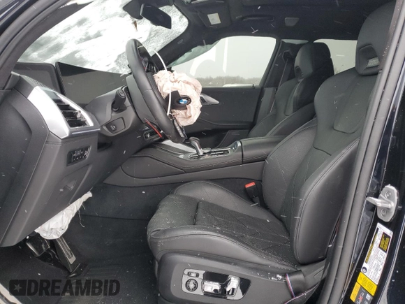2023 BMW XM z VIN 5YM23CS05P9S28460, wystawiony jako Copart lot #41641905 z przebiegiem 9700 mil mil oraz Szkody całkowita. Historia ofert i sprzedaży dostępna na DreamBid. Obrazek 7.
