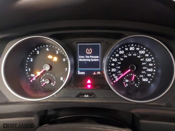 2021 Volkswagen Tiguan SE with VIN 3VV2B7AX1MM013884, listed as a IAAI auction lot 41313293 with 40,489 mi miles. Bid and sale history available at carsss.com. Image 7.