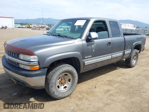 2000 Chevrolet Silverado 2500 LS z VIN 1GCGK29U7YE398008, wystawiony jako IAAI lot #42432596 z przebiegiem 217 691 mil mil oraz . Historia ofert i sprzedaży dostępna na DreamBid. Obrazek 2.