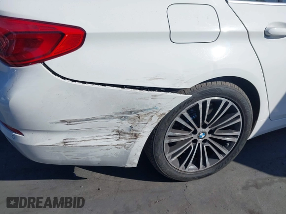 2019 BMW 5 Series 530i z VIN WBAJA5C53KWW48516, wystawiony jako IAAI lot #41524190 z przebiegiem 62 280 mil mil oraz . Historia ofert i sprzedaży dostępna na DreamBid. Obrazek 6.