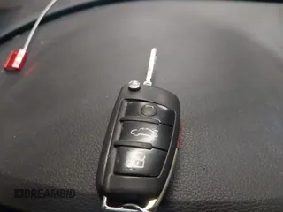 2015 Audi A3 Premium z VIN WAUBFGFF4F1090541, wystawiony jako IAAI lot #41375694 z przebiegiem 99 779 mil mil oraz . Historia ofert i sprzedaży dostępna na DreamBid. Obrazek 11.