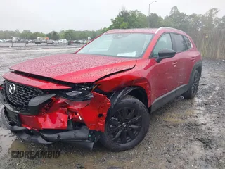 2025 Mazda CX-50 S Premium z VIN 7MMVABDM0SN316774, wystawiony jako IAAI lot #42248268 z przebiegiem 1634 mil mil oraz . Historia ofert i sprzedaży dostępna na DreamBid. Obrazek 2.