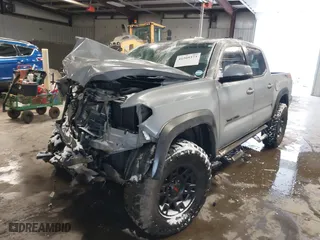 2020 Toyota Tacoma 4WD SR5 with VIN 3TMCZ5AN9LM328660, listed as a IAAI auction lot 41505373 with 122,082 mi miles. Bid and sale history available at carsss.com. Image 17.