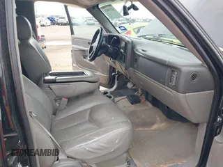 2005 Chevrolet Tahoe LS with VIN 1GNEC13V75R229280, listed as a IAAI auction lot 42218825 with 294,879 mi miles and . Bid and sale history available at DreamBid. Image 5.