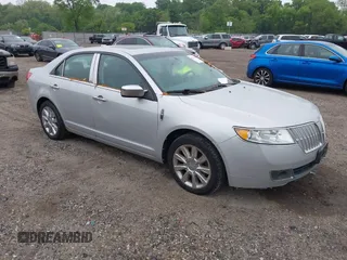 2010 Lincoln MKZ z VIN 3LNHL2JC6AR647028, wystawiony jako IAAI lot #42241493 z przebiegiem 151 175 mil mil oraz . Historia ofert i sprzedaży dostępna na DreamBid. Obrazek 1.
