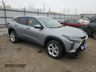 2025 Chevrolet Trax LS with VIN KL77LFEP8SC149835, listed as a Copart auction lot 44721905 with Not Provided miles and Salvage Title. Bid and sale history available at DreamBid. Image 4.