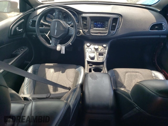 2015 Chrysler 200 S z VIN 1C3CCCBB2FN746132, wystawiony jako Copart lot #59660915 z przebiegiem 142 663 mil mil oraz Szkoda całkowita • Salvage title. Historia ofert i sprzedaży dostępna na DreamBid. Obrazek 8.