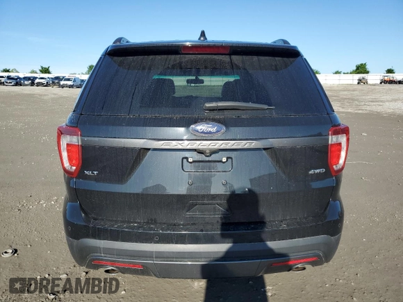 2017 Ford Explorer XLT z VIN 1FM5K8D8XHGB05349, wystawiony jako Copart lot #55951425 z przebiegiem 110 375 mil mil oraz Szkoda całkowita • Salvage title. Historia ofert i sprzedaży dostępna na DreamBid. Obrazek 6.